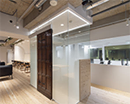 秋葉原キャンパスの個室面談室