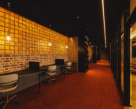 自習席が併設されている廊下